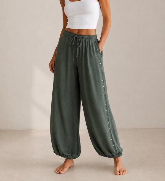 Pantalón tachas
