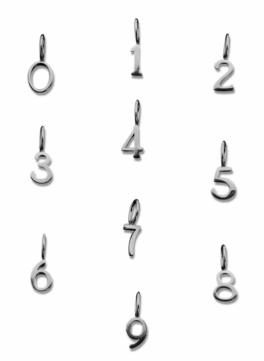 Charm Número Plateado